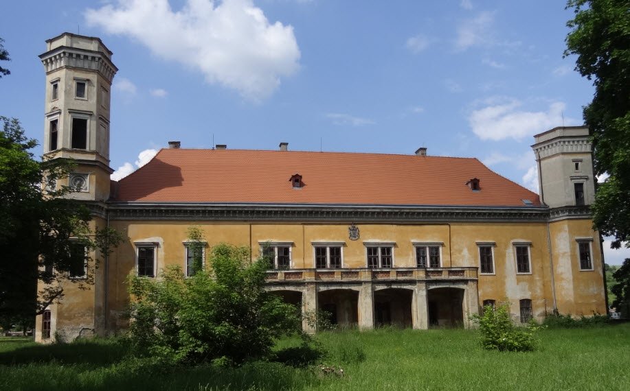 Zámek Dolní Beřkovice, Dolní Beřkovice, Czechia, Czech Republic (Czechia)